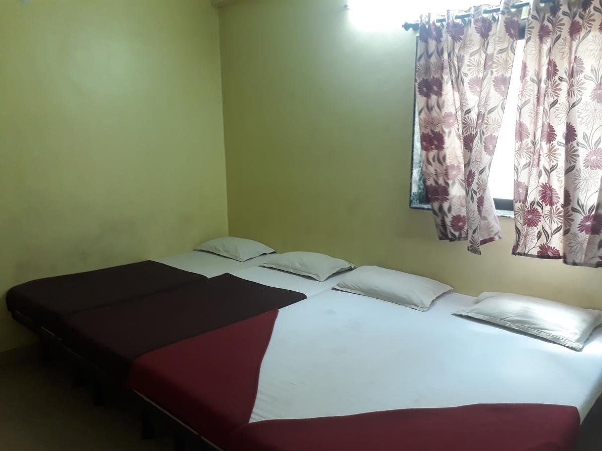 Hotel Gourav Palace Shirdi Exterior photo