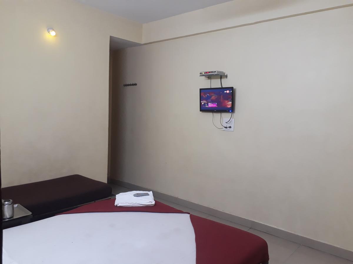 Hotel Gourav Palace Shirdi Exterior photo