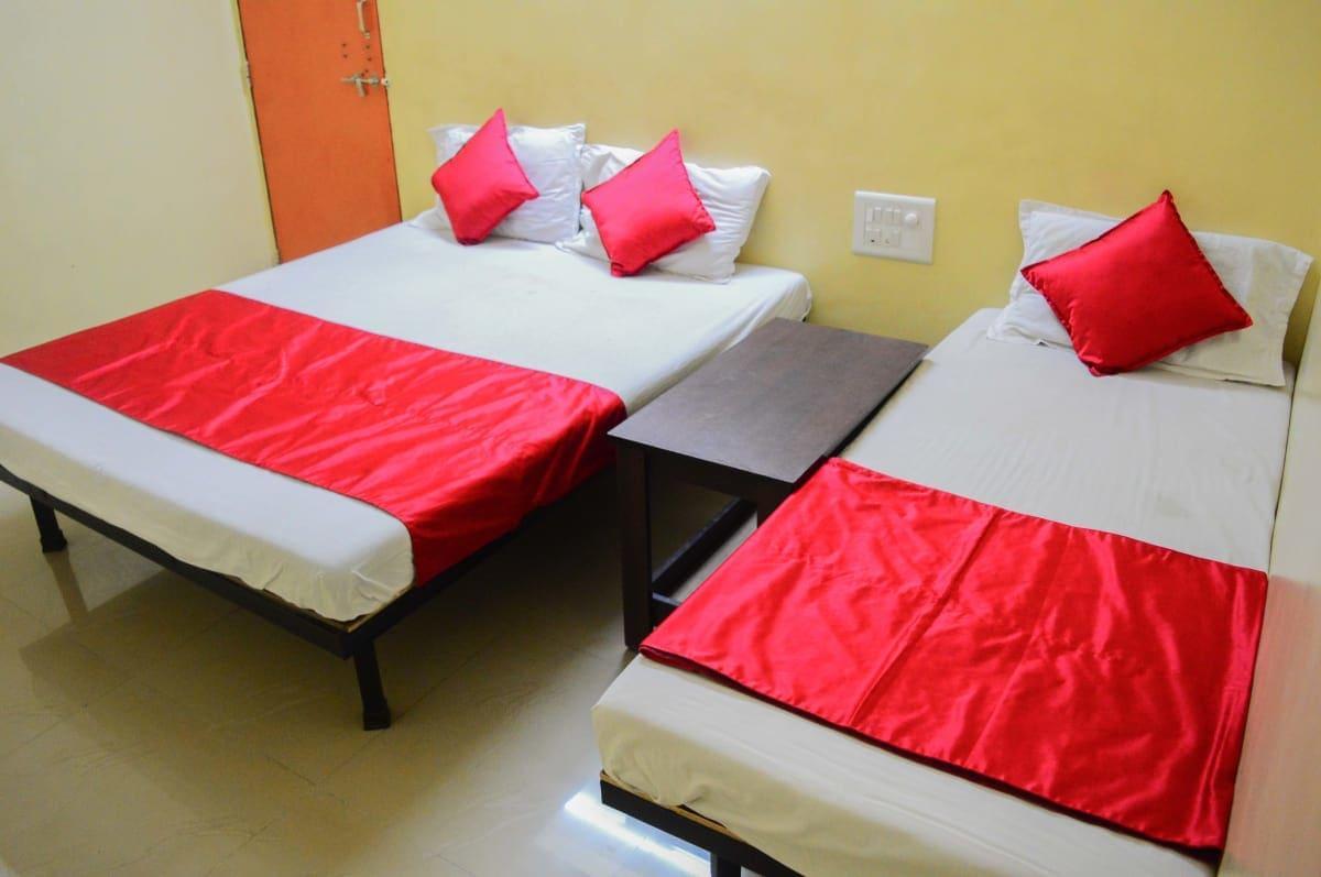 Hotel Gourav Palace Shirdi Exterior photo